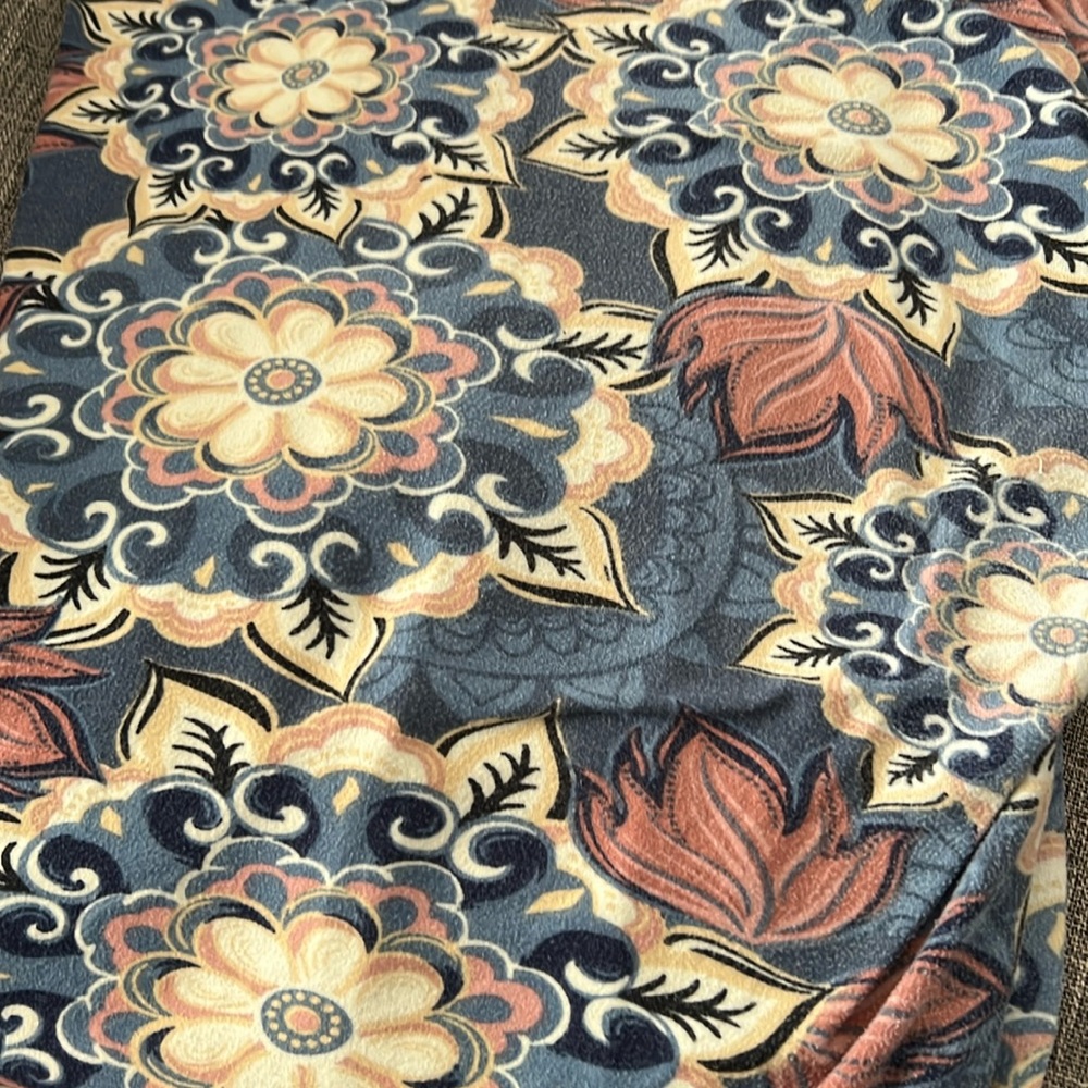 Lularoe Tall and Curvy Leggings